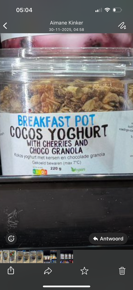Breakfast pot Cocos Yoghurt with Cherries and Granola